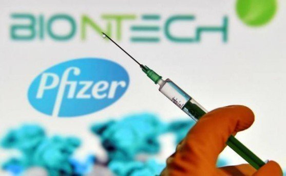 Ευχάριστα νέα: Μόλις εγκρίθηκε το εμβόλιο Pfizer - BioNTech στη Βρετανία